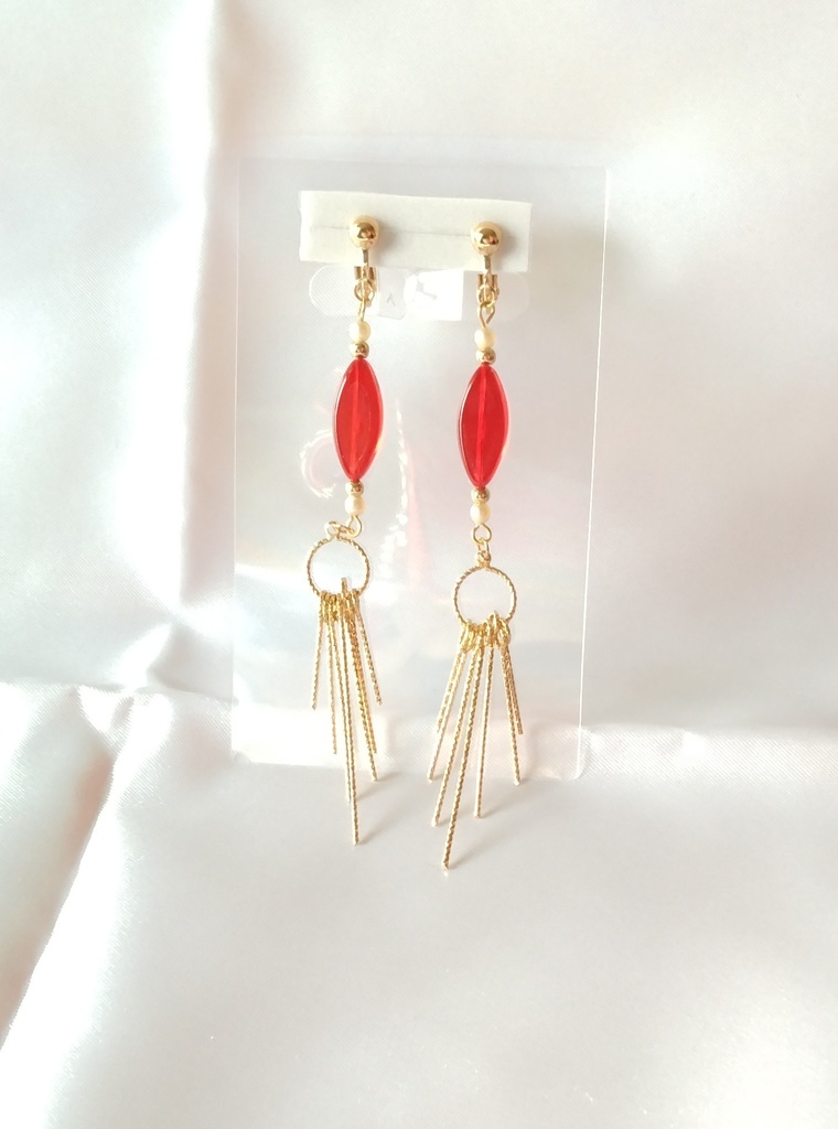 赤と金のイヤリング