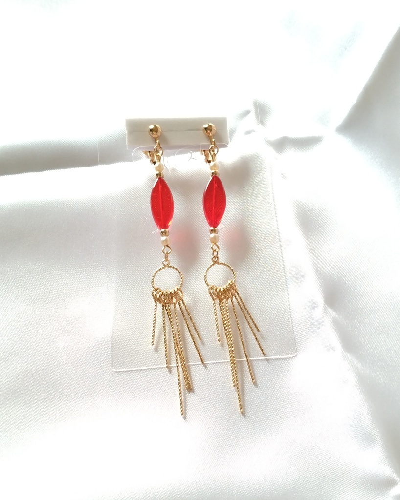 赤と金のイヤリング