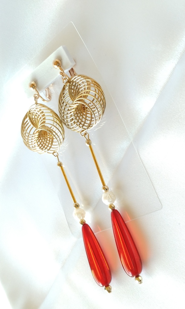 金色フープのイヤリング