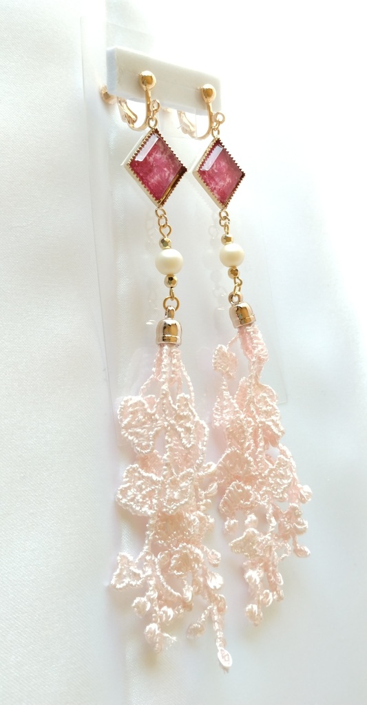 薄桃レースのイヤリング