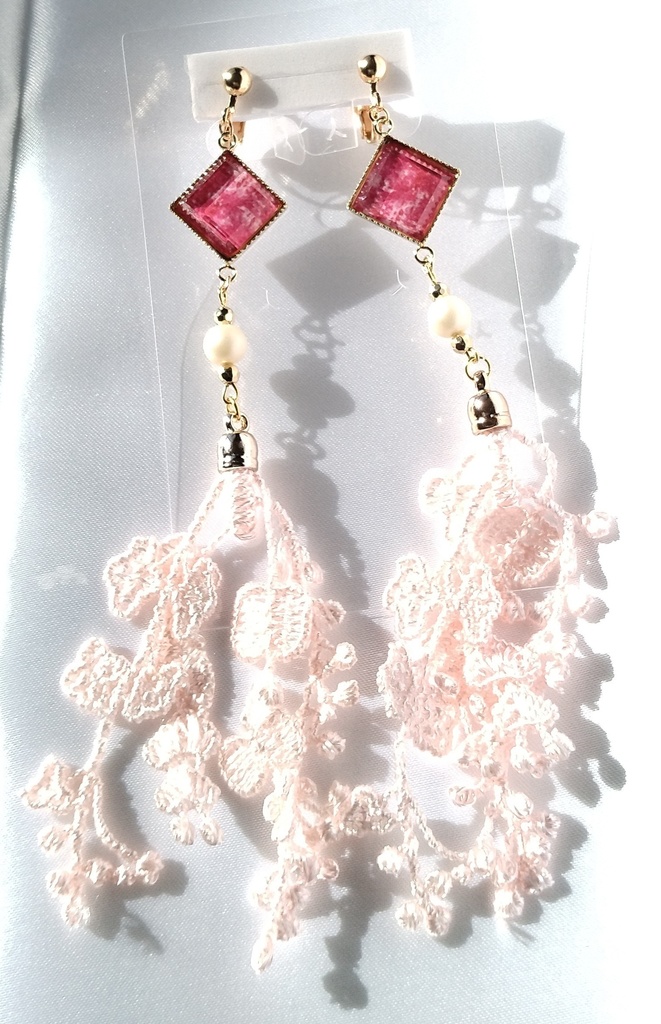 薄桃レースのイヤリング