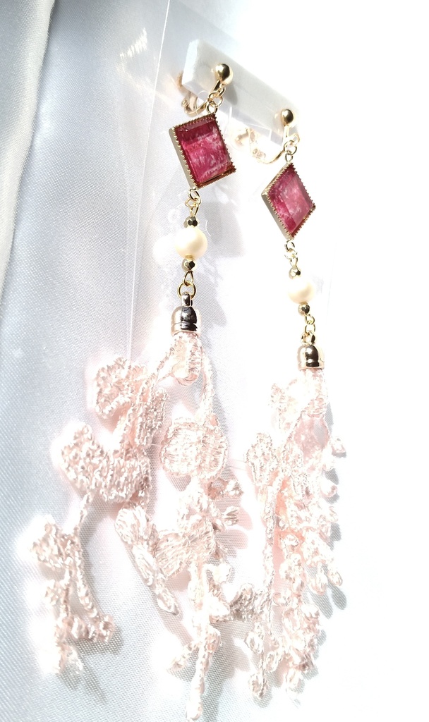 薄桃レースのイヤリング