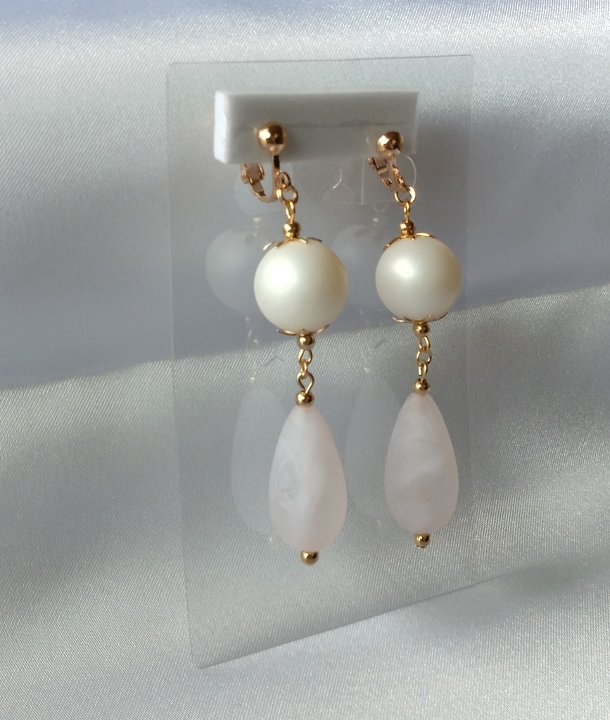 淡桃雫のイヤリング