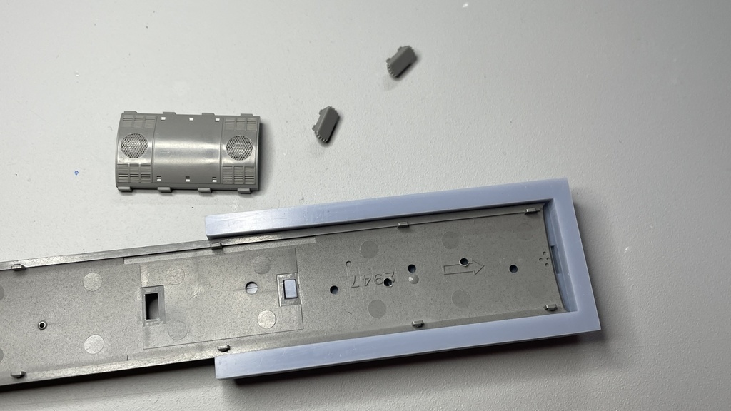 115系1000番代用通風器打ち替え冶具「ベンチ打ち替え君」