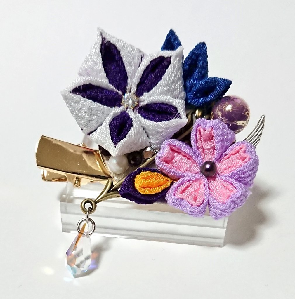 クロレイイメージつまみ細工(ブローチ)