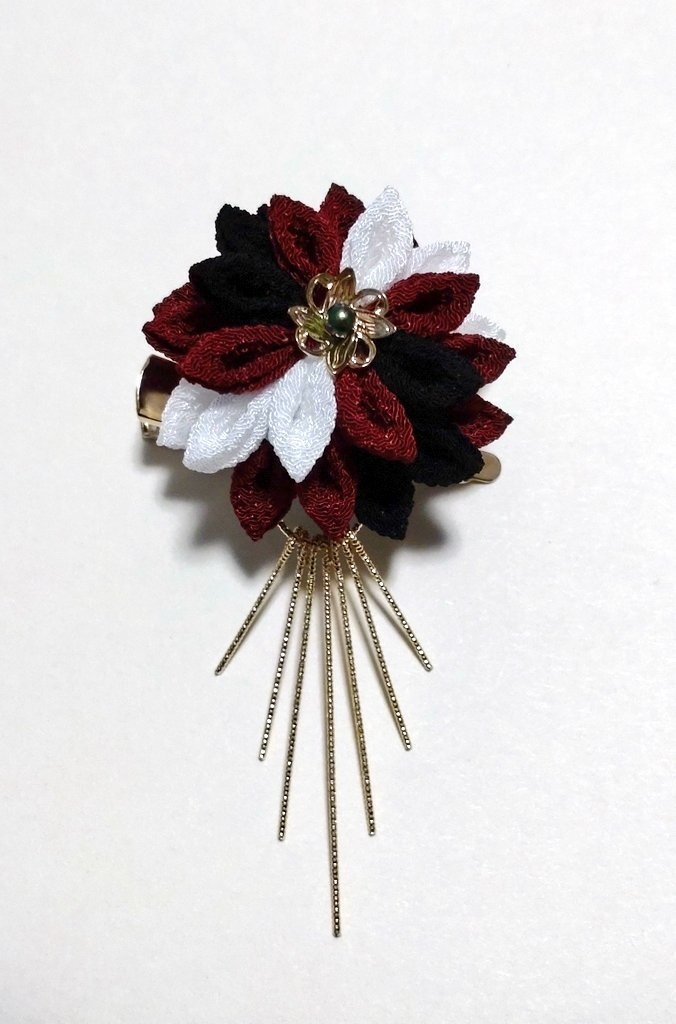 宿儺イメージつまみ細工ブローチ