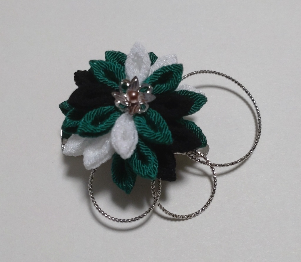 伏黒イメージつまみ細工ブローチ