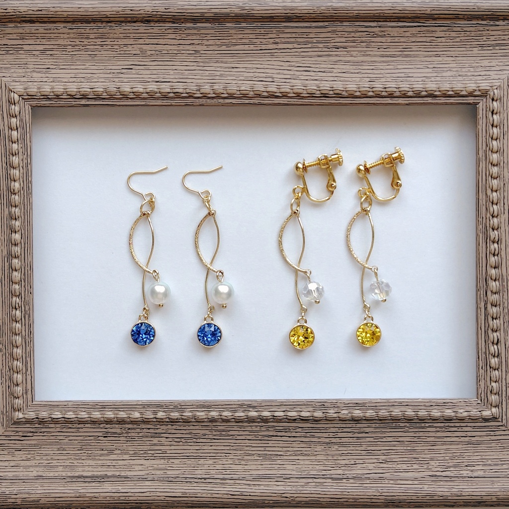 【色と一部パーツが選べる】スターダストときらめくクリスタルのイヤリング/ピアス