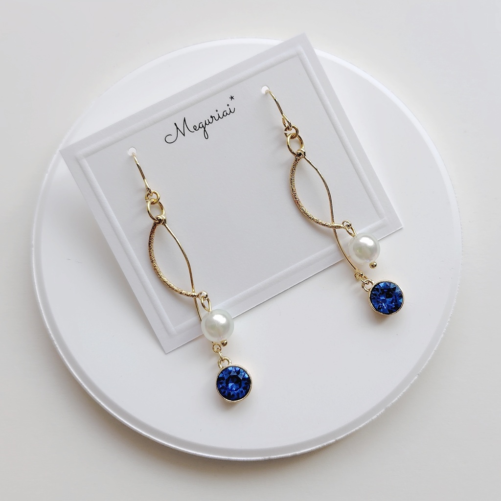 【色と一部パーツが選べる】スターダストときらめくクリスタルのイヤリング/ピアス