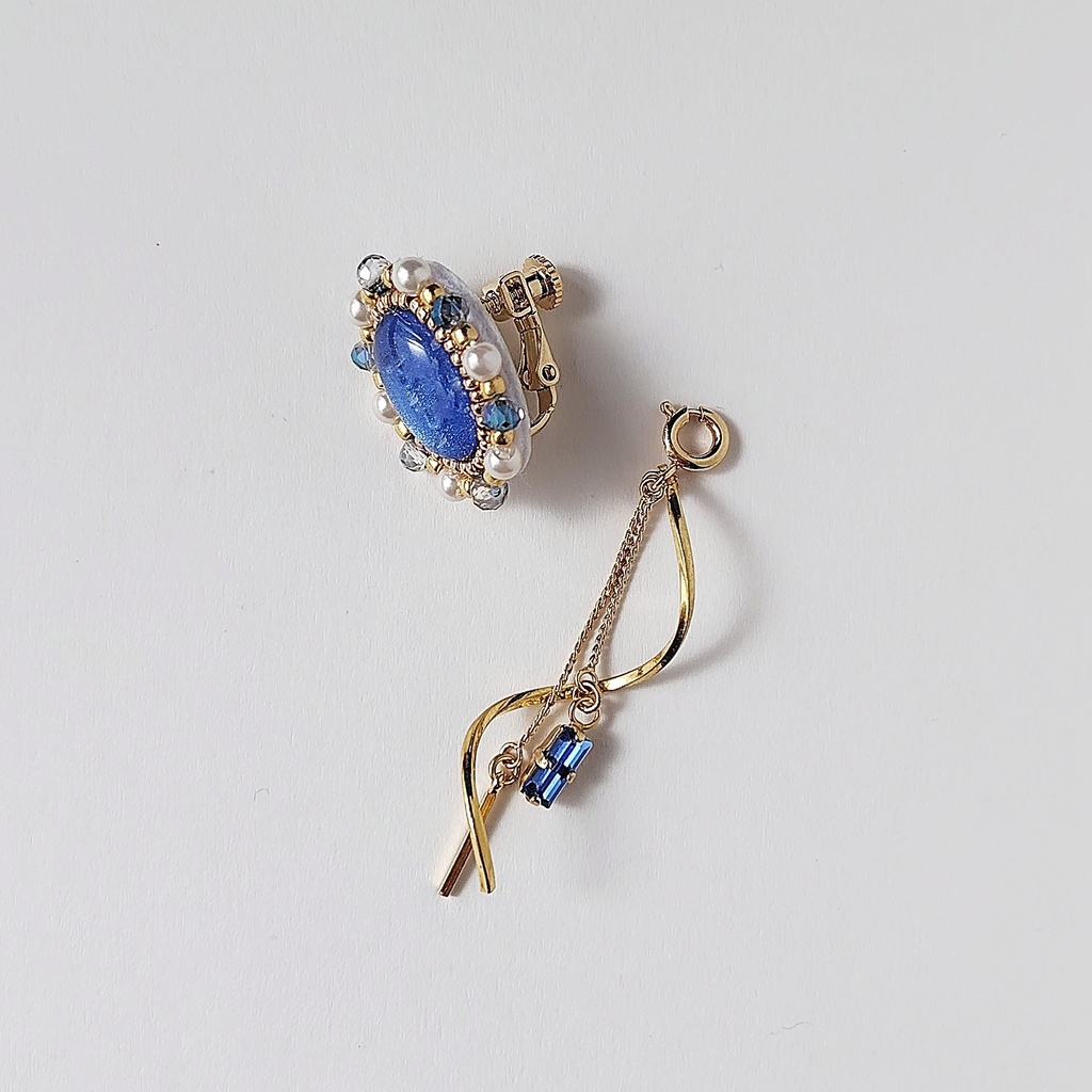 2way チェーンチャーム付き青カボションピアス/イヤリング