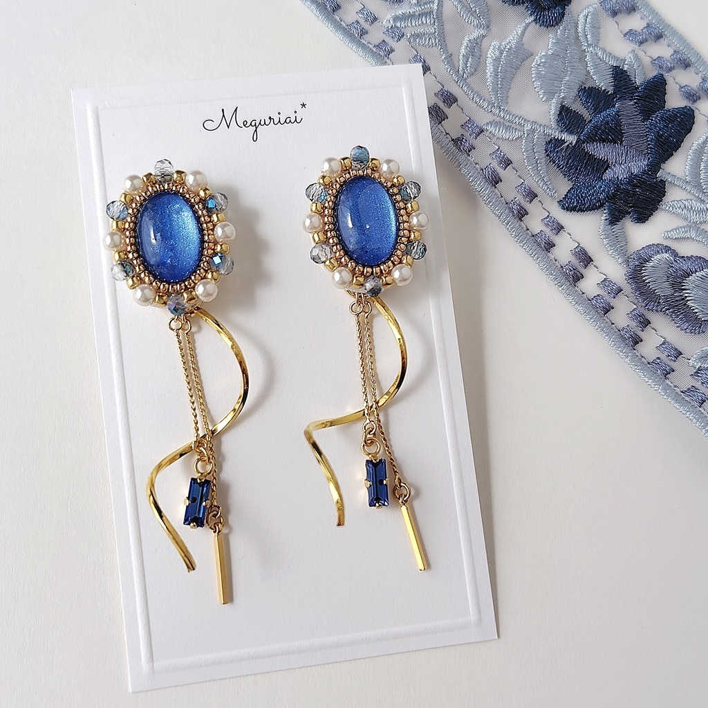 2way チェーンチャーム付き青カボションピアス/イヤリング