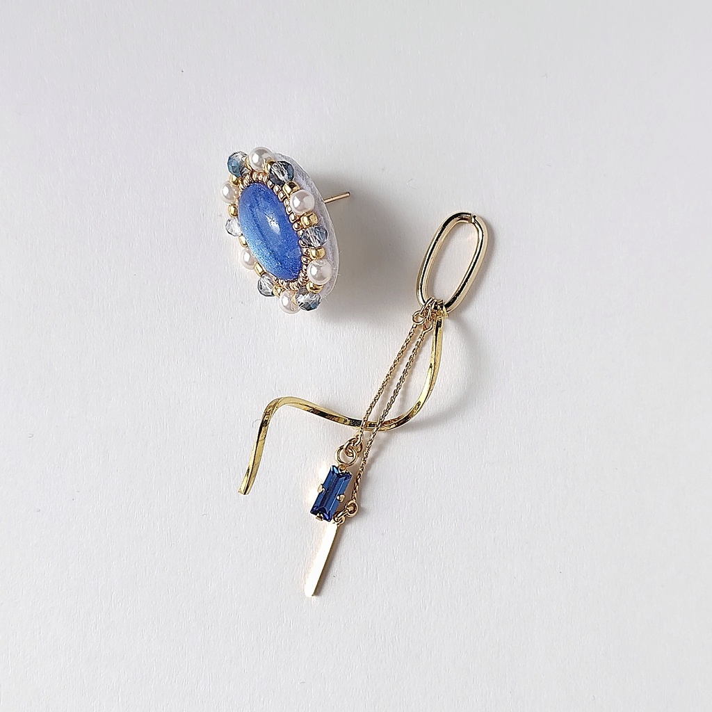 2way チェーンチャーム付き青カボションピアス/イヤリング