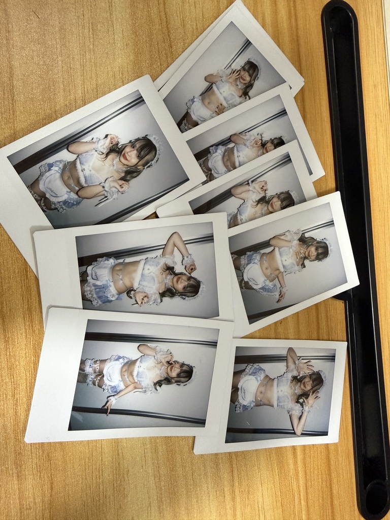 キンマーで着た水着チェキ水色