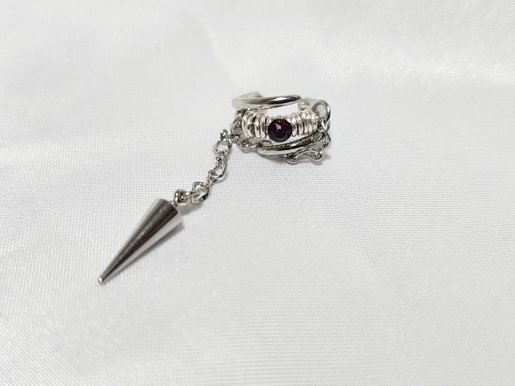 キャストカラーイヤーカフ チームW