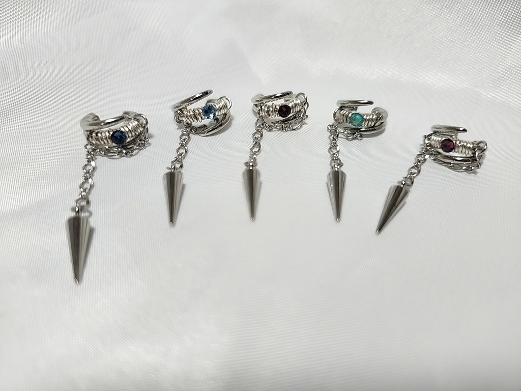 キャストカラーイヤーカフ　チームW