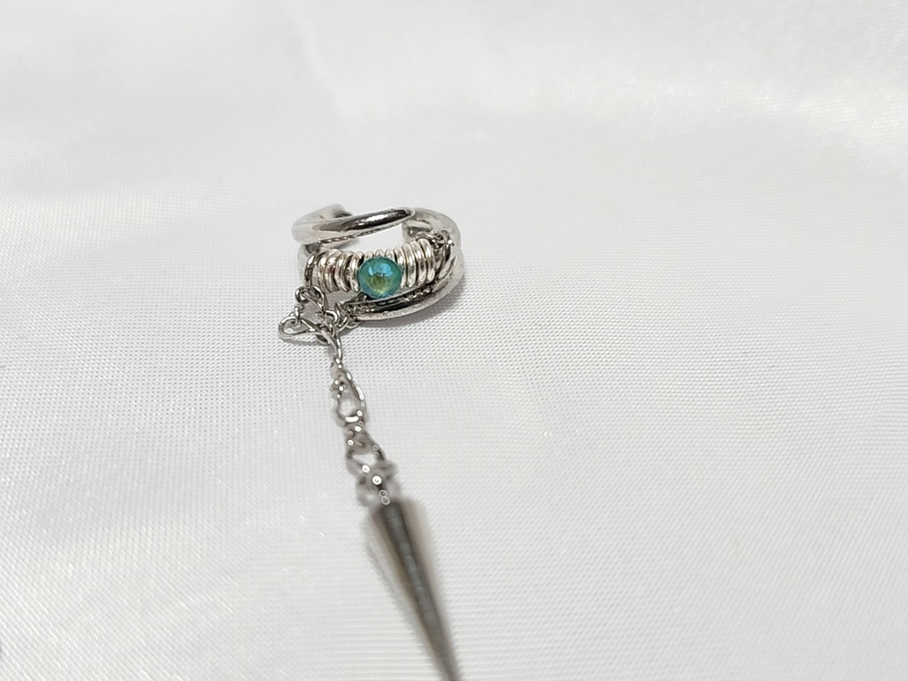 キャストカラーイヤーカフ チームW