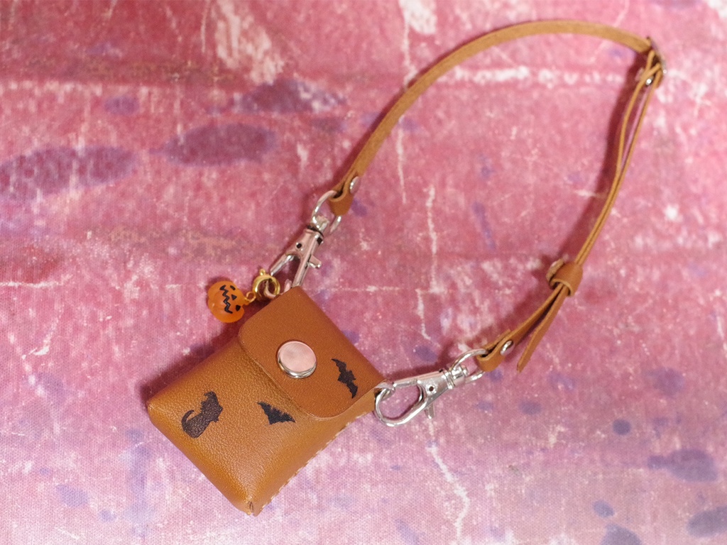 猫柄・革のショルダーポーチ(コウモリ・ブラウン) 1/3ドール用品