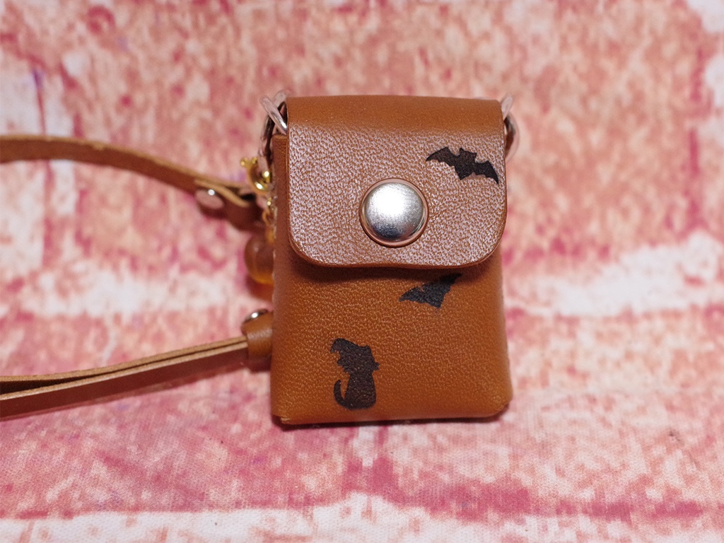 猫柄・革のショルダーポーチ(コウモリ・ブラウン) 1/3ドール用品