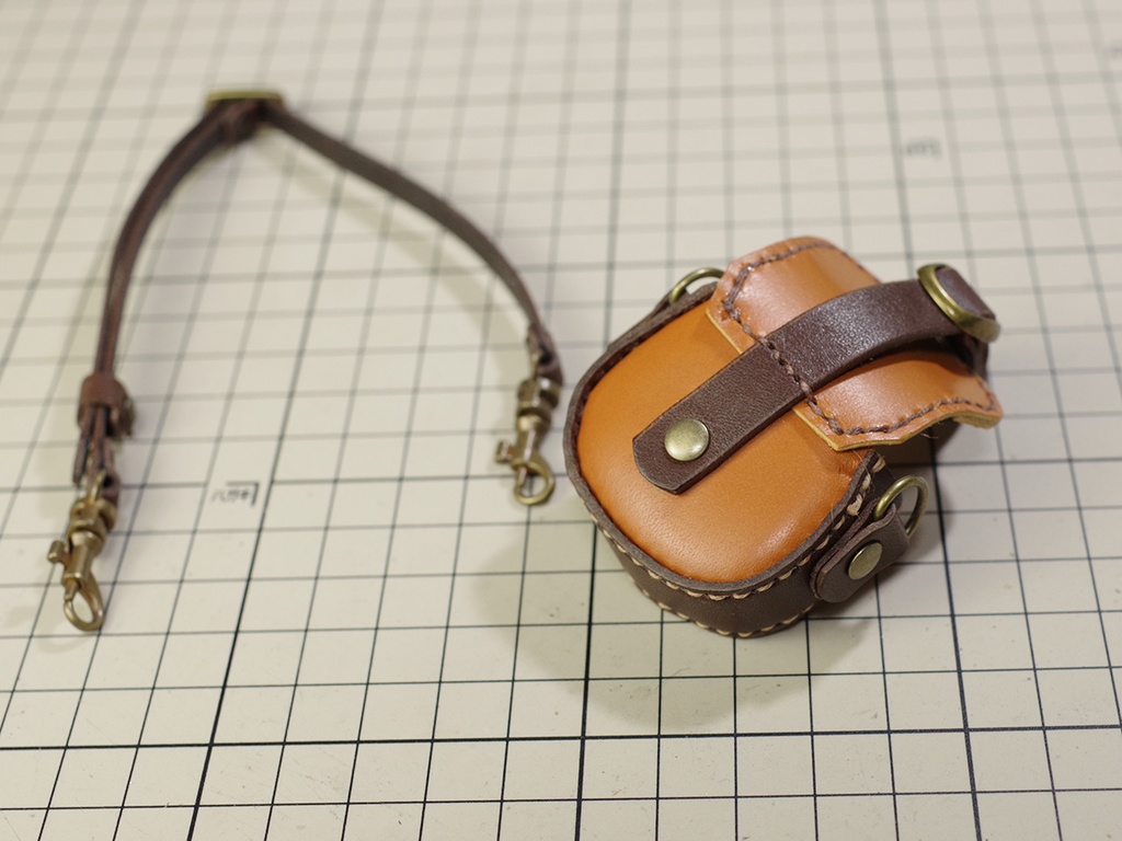 1/3ドール用革のショルダーバッグ(キャメル・マグネット)