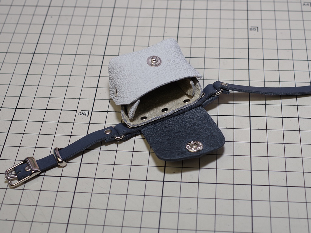 革のウエストバッグ (ネイビー×グレー) 1/3ドール用品