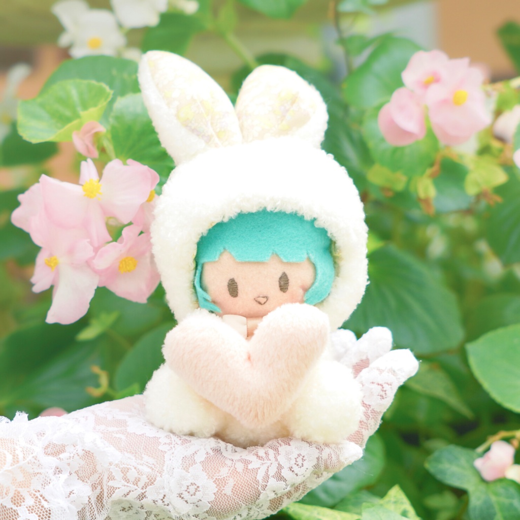 うさぎのおすわり着ぐるみ(10㎝マスコットぬいぐるみサイズ)+ハートのクッション