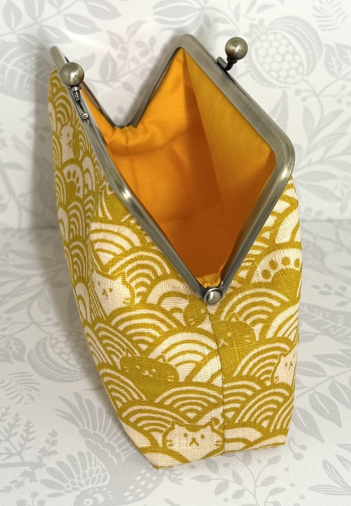 がま口 和柄猫 マスタード