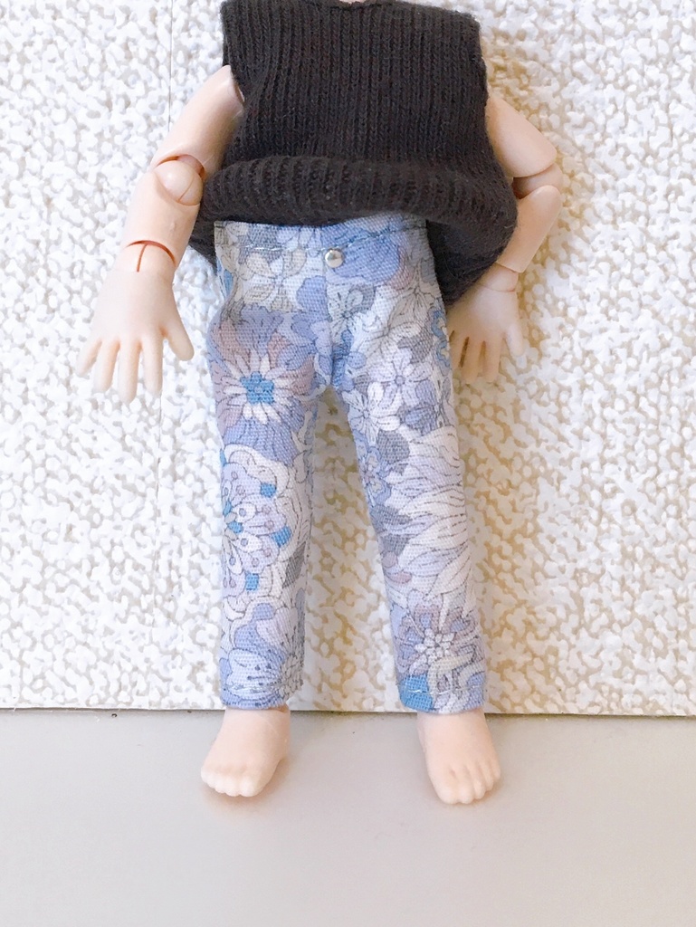 モチーフスキニーパンツ