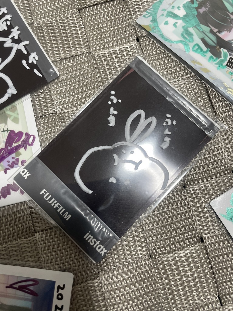 【2万人記念】春の完全手作り缶バッチとさなやんちで印刷したチェキ【ランダム】