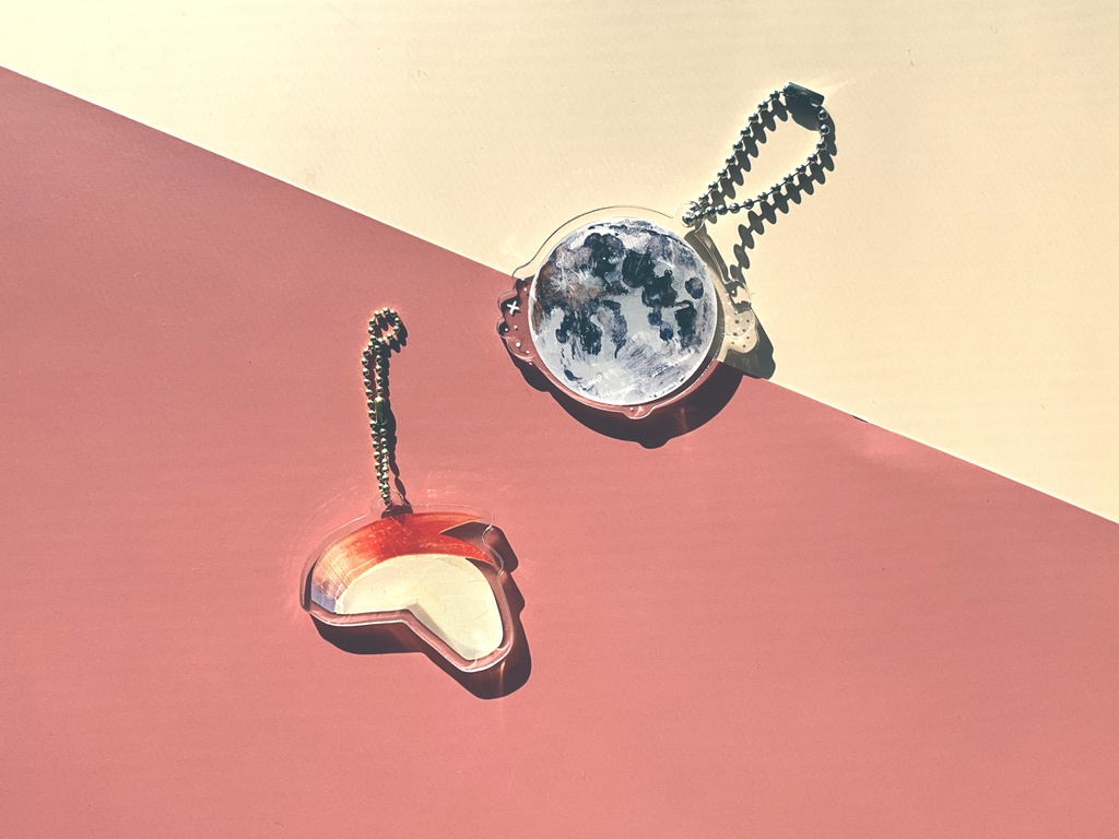 アクリルキーホルダー【うさぎりんご】【月】