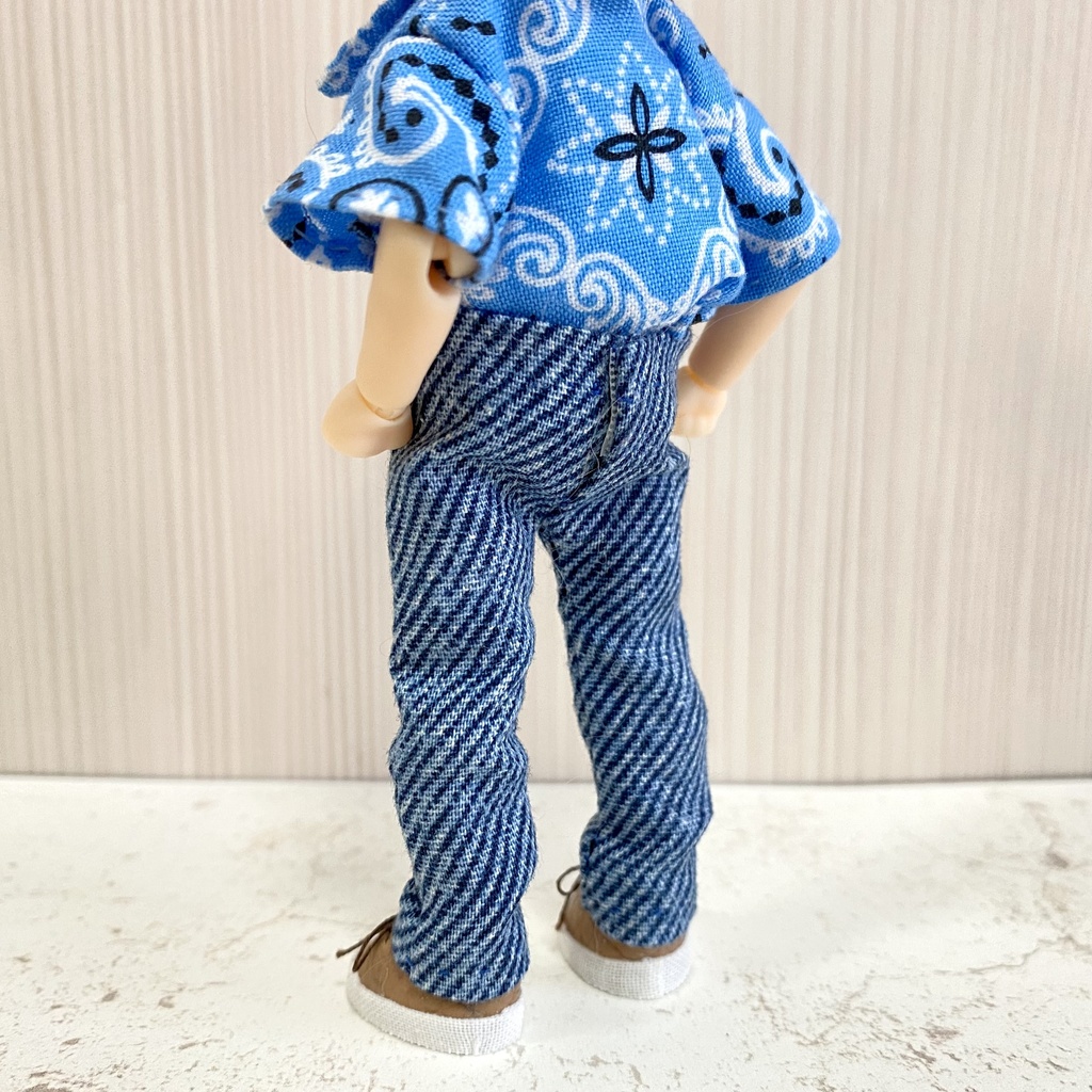 ふつうのストレートデニムパンツ