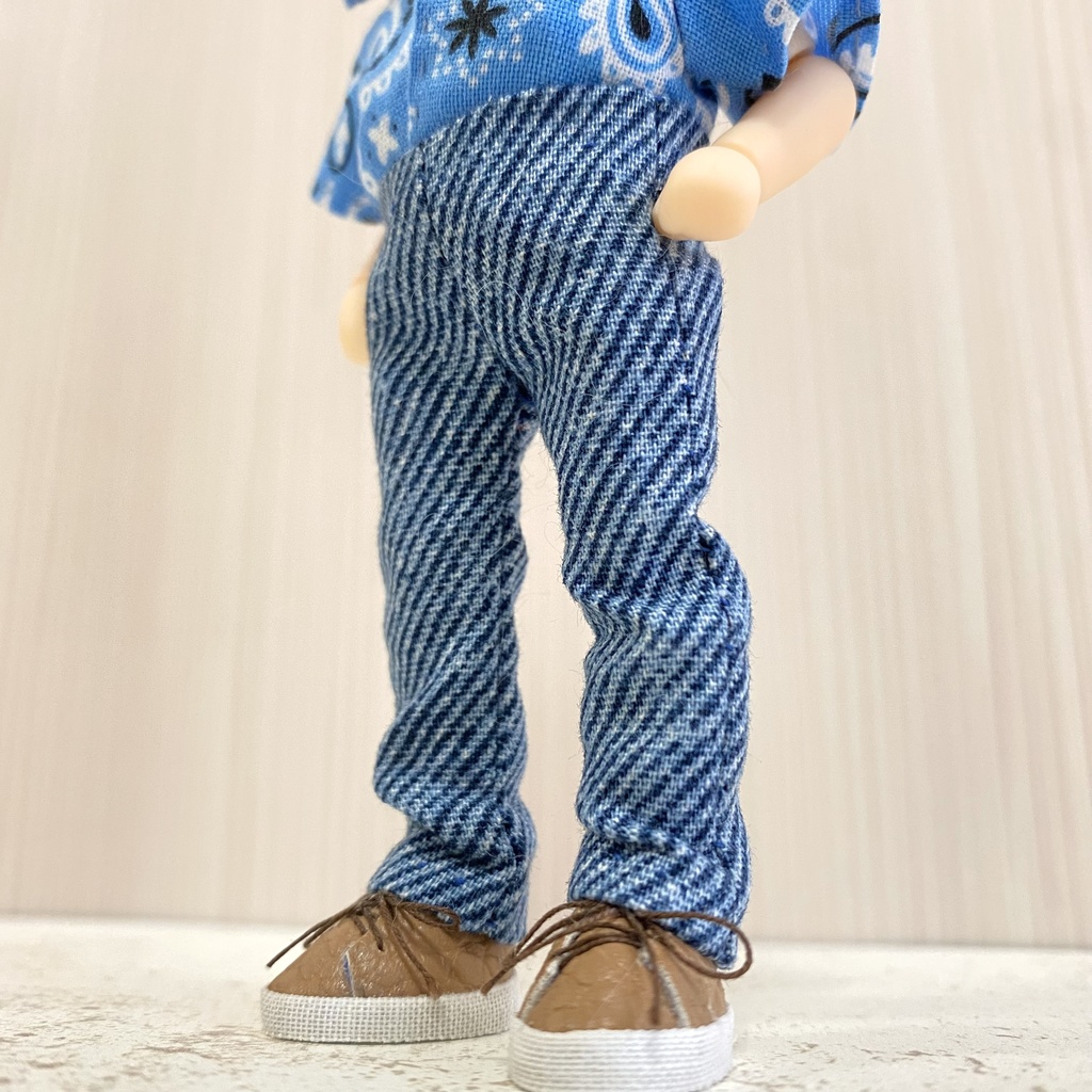 ふつうのストレートデニムパンツ