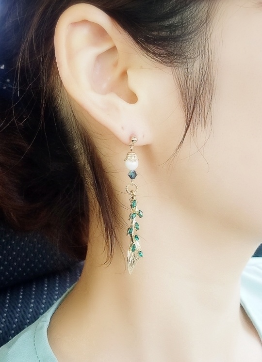 glossy leavesイヤリング