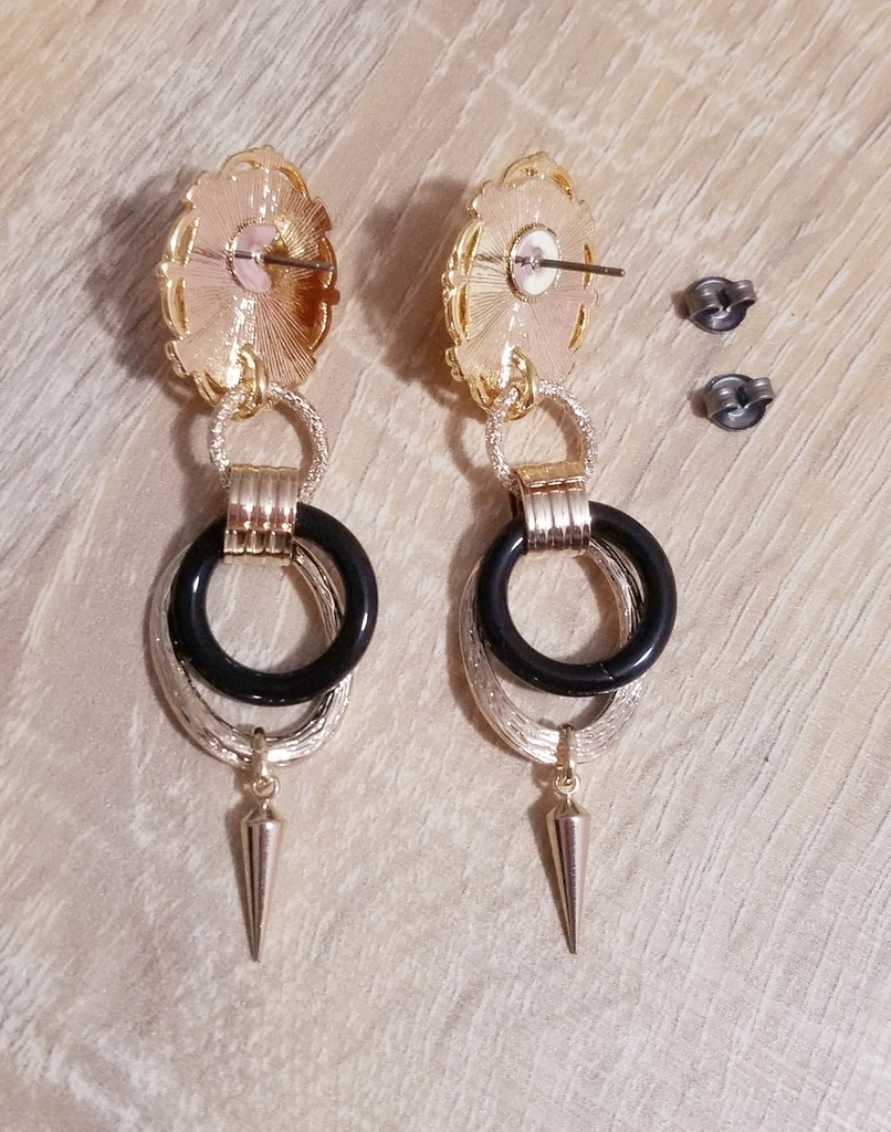 サバナクローイメージピアス