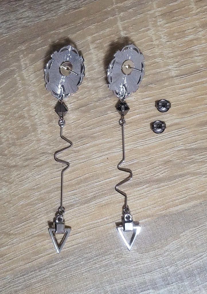 イグニハイドイメージピアス