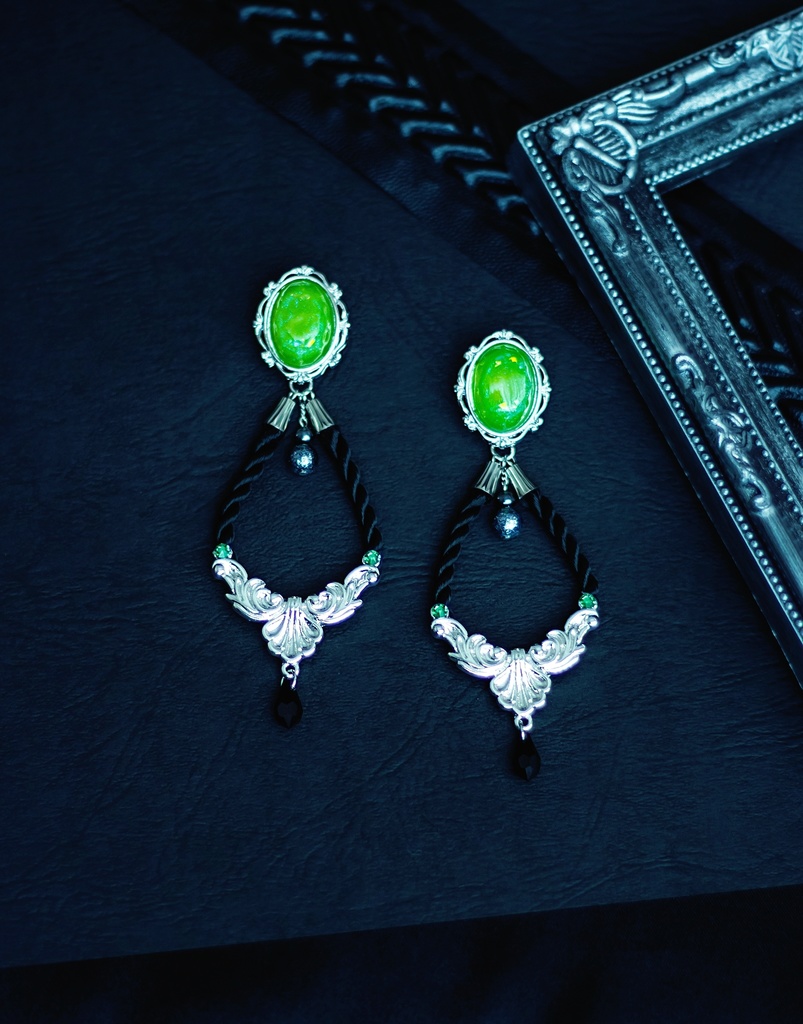 ディアソムニアイメージピアス