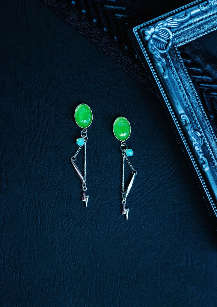 ディアソムニアイメージピアス