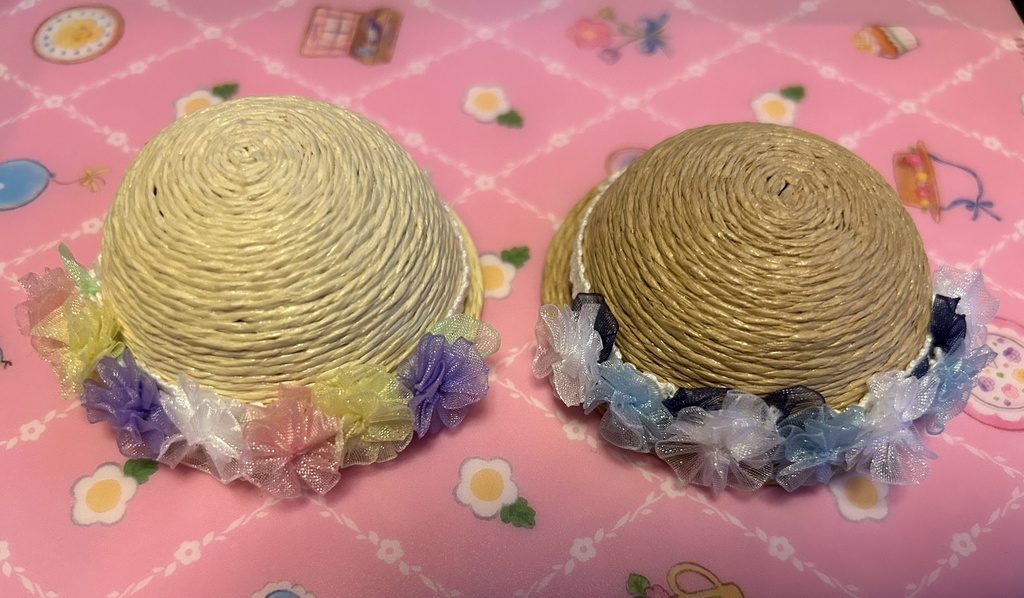 花冠付き麦わら帽子