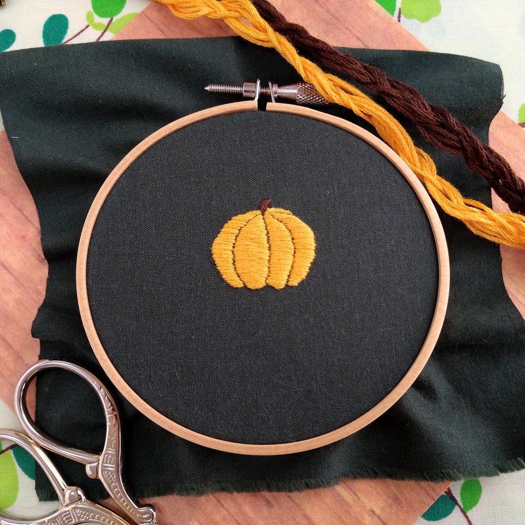 小さな秋の刺繍図案と刺し方図
