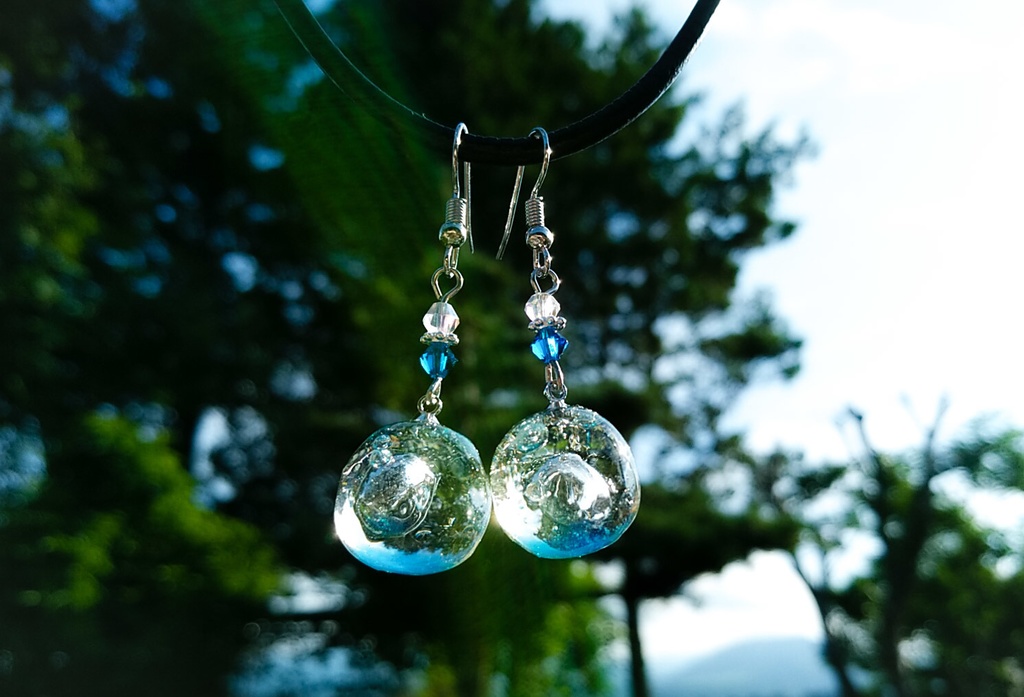 気泡入りドーム型ピアス