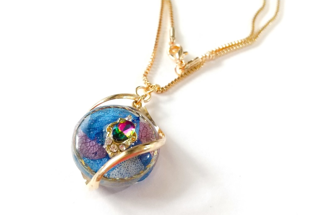 紫陽花とストーンのネックレス