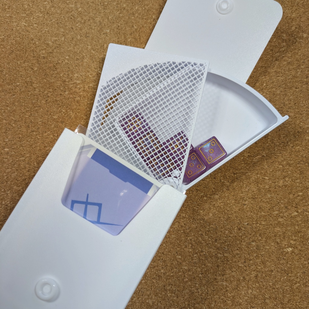 ダイスケース スリーブと同サイズでデッキケースに入る