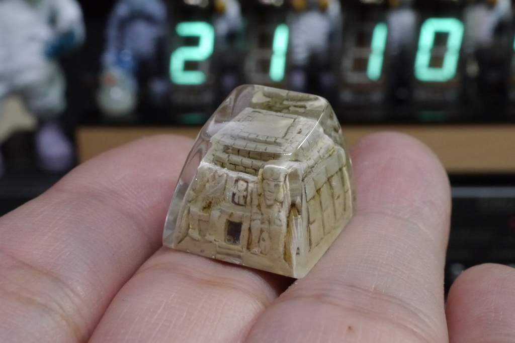 Artisan keycap "Abu Simbel"