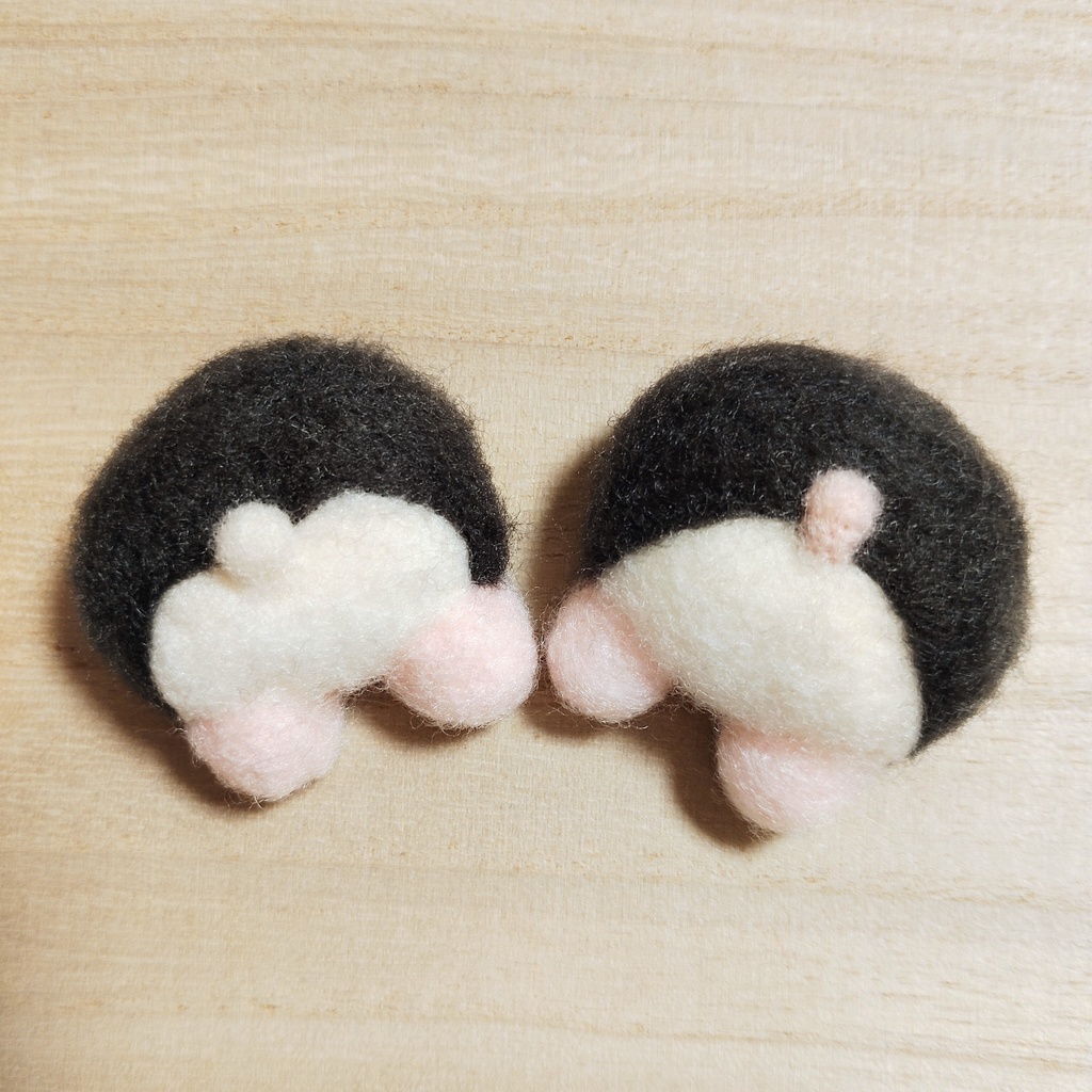 ハムケツブローチ*黒と白のおしり