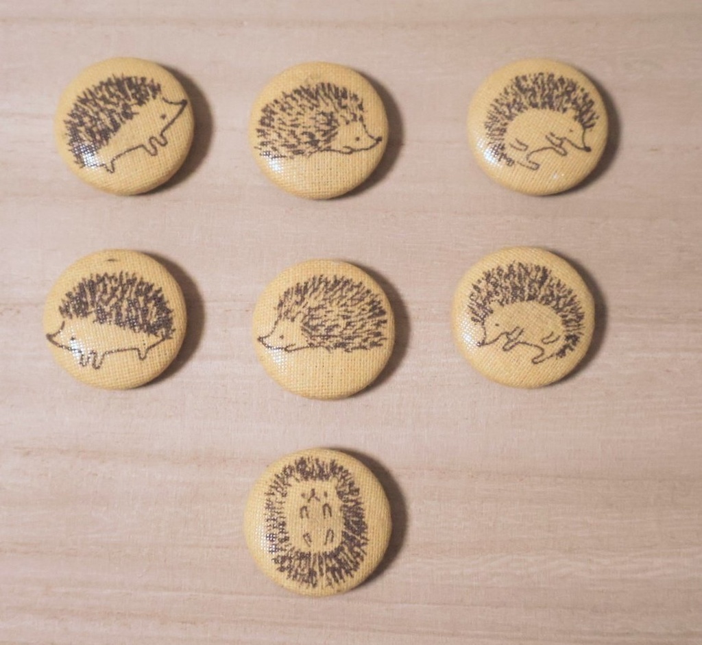 【ランダム】ハリネズミのくるみボタンマグネット