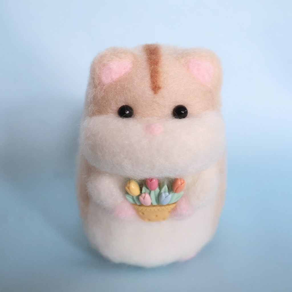 羊毛フェルトのハムスター＊イエロージャンガリアンとチューリップの花かご②