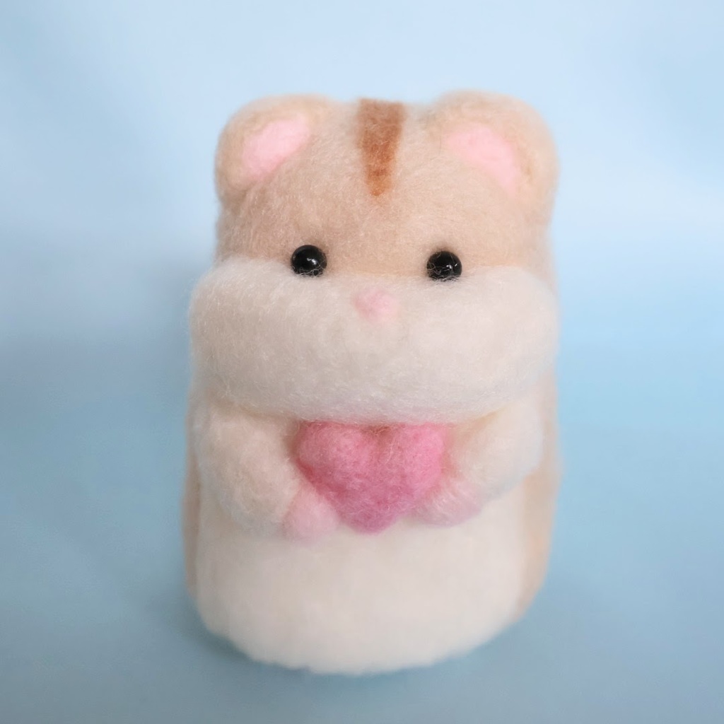 羊毛フェルトのハムスター*イエロージャンガリアンとハート②