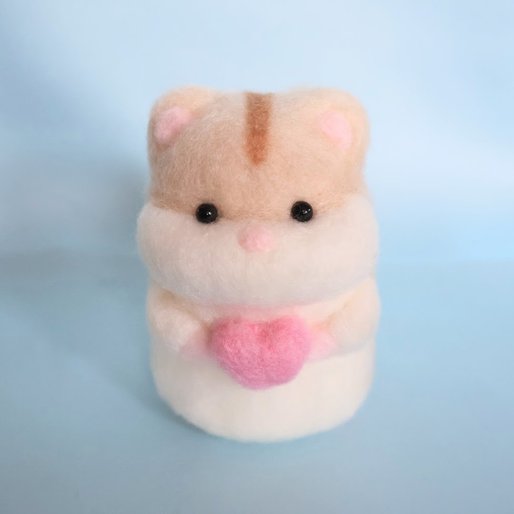 羊毛フェルトのハムスター*イエロージャンガリアンとハート①