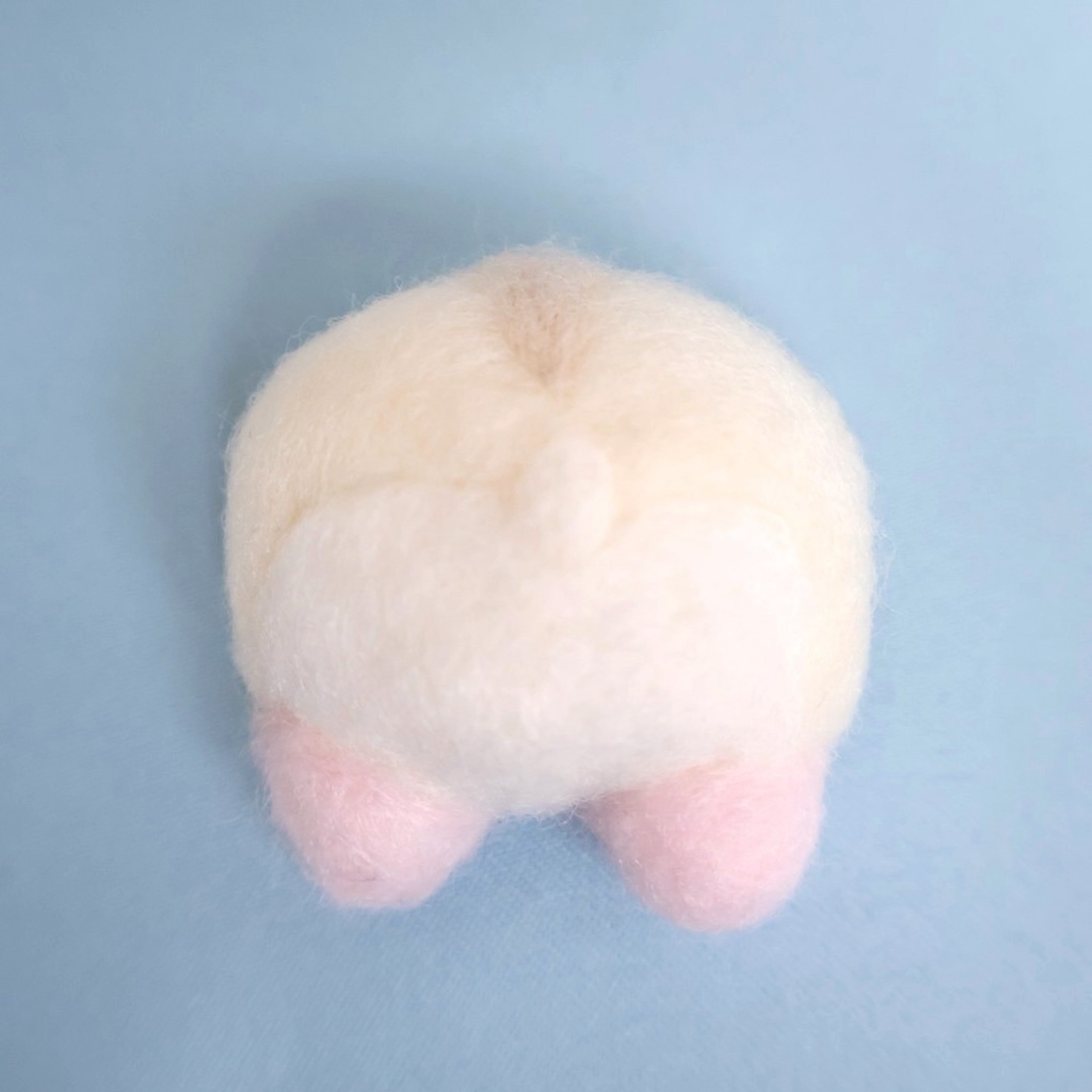 ハムケツ ブローチ・マグネット*淡いイエロージャンガリアンハムスターのおしり