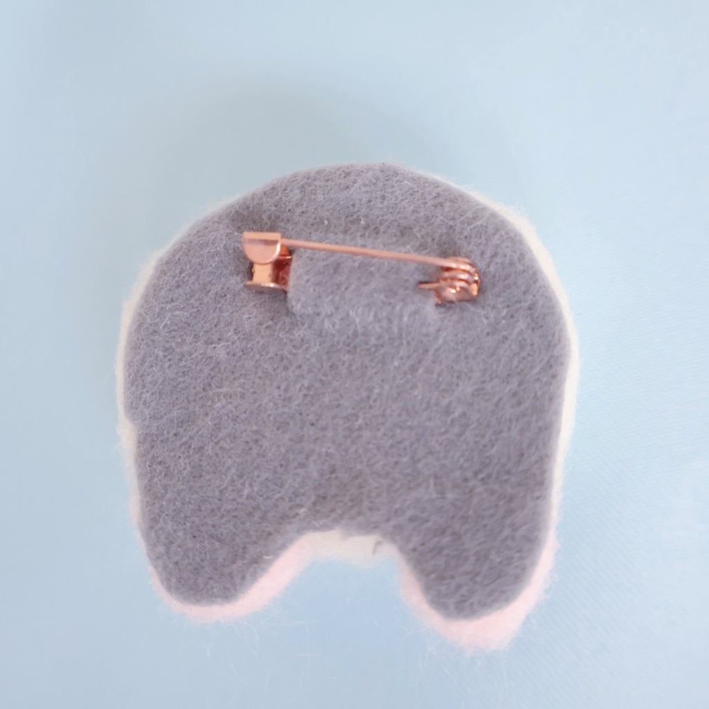 ハムケツ ブローチ・マグネット*淡いイエロージャンガリアンハムスターのおしり