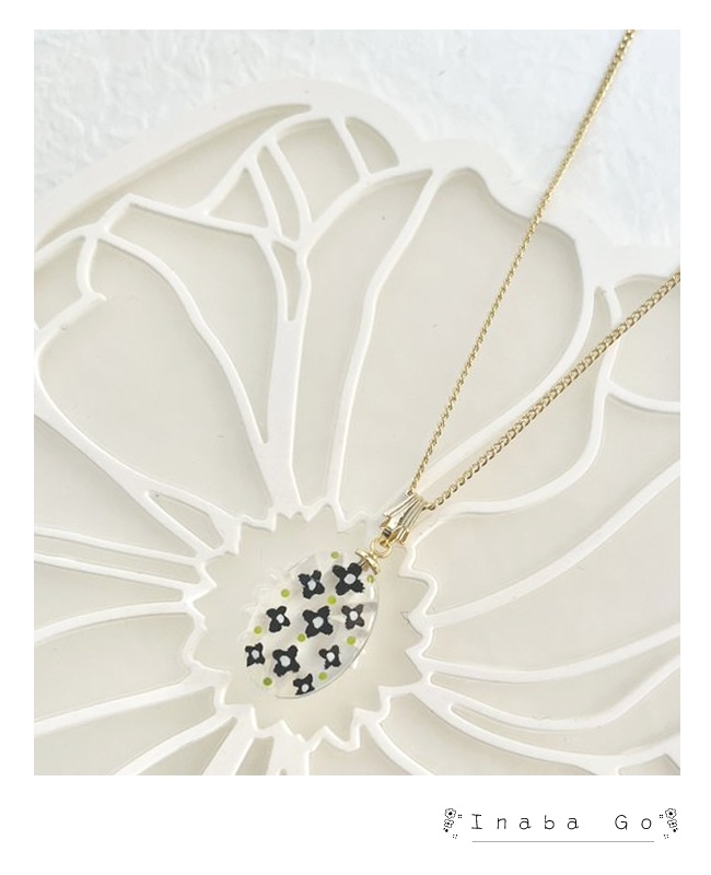 江イメージ手描きレトロ風花柄ペンダント